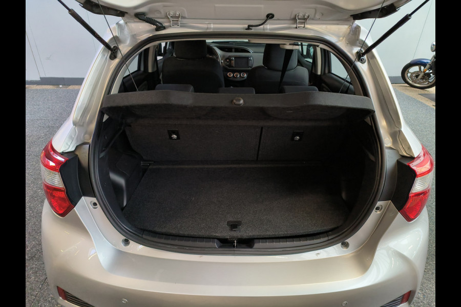 Toyota Yaris 1.0 VVT-i Active Rijklaar + 12 maanden Bovag-garantie Henk Jongen Auto's in Helmond,  al 50 jaar service zoals 't hoort!