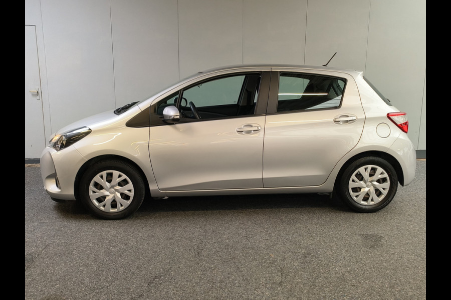 Toyota Yaris 1.0 VVT-i Active Rijklaar + 12 maanden Bovag-garantie Henk Jongen Auto's in Helmond,  al 50 jaar service zoals 't hoort!