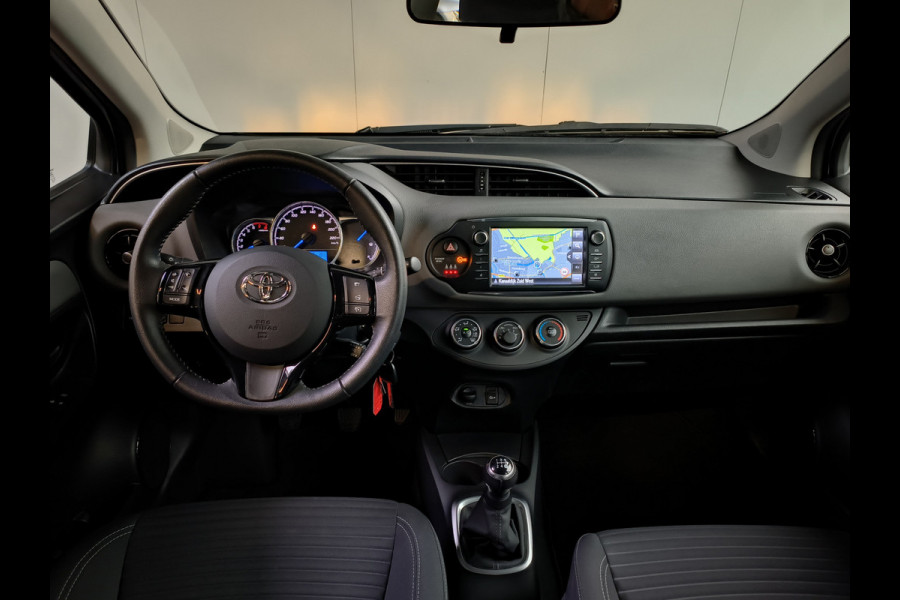 Toyota Yaris 1.0 VVT-i Active Rijklaar + 12 maanden Bovag-garantie Henk Jongen Auto's in Helmond,  al 50 jaar service zoals 't hoort!