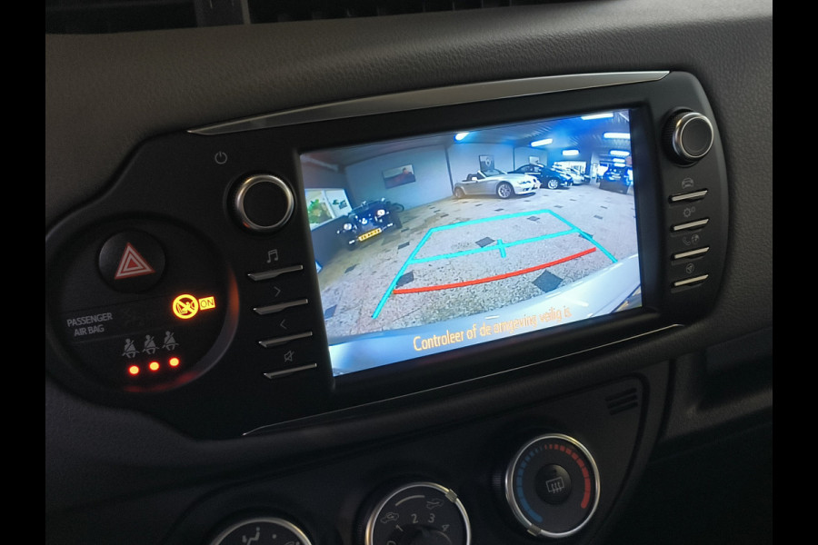 Toyota Yaris 1.0 VVT-i Active Rijklaar + 12 maanden Bovag-garantie Henk Jongen Auto's in Helmond,  al 50 jaar service zoals 't hoort!