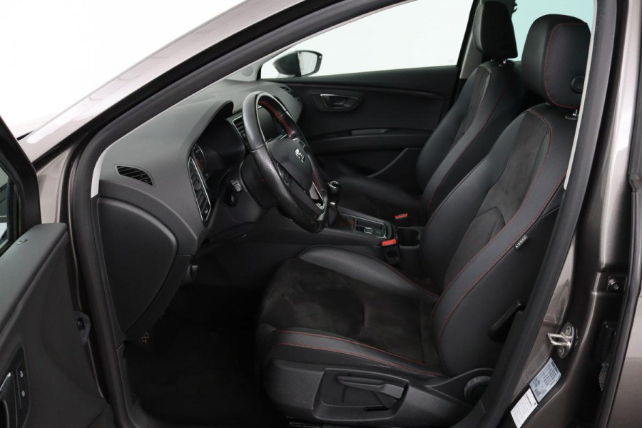 Seat Leon 1.4 TSI FR | Panoramadak | Stoelverwarming | Carplay | Sfeerverlichting | Navigatie | Leder/Alcantara | SEAT Sound | Climate control | Full LED | Parkeerhulp | Cruise control