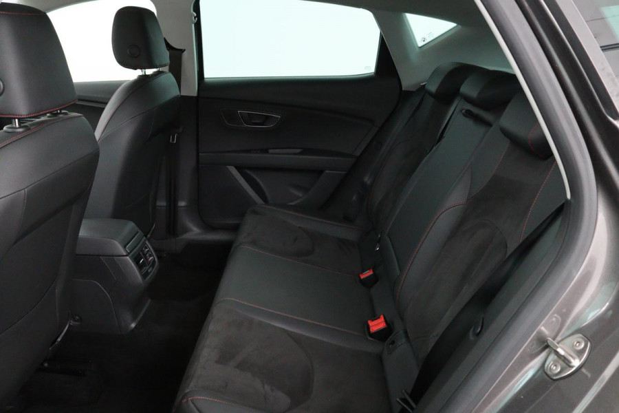 Seat Leon 1.4 TSI FR | Panoramadak | Stoelverwarming | Carplay | Sfeerverlichting | Navigatie | Leder/Alcantara | SEAT Sound | Climate control | Full LED | Parkeerhulp | Cruise control