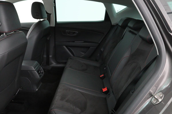 Seat Leon 1.4 TSI FR | Panoramadak | Stoelverwarming | Carplay | Sfeerverlichting | Navigatie | Leder/Alcantara | SEAT Sound | Climate control | Full LED | Parkeerhulp | Cruise control
