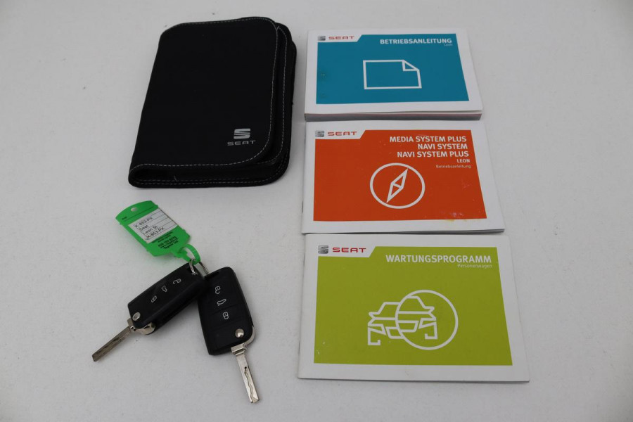 Seat Leon 1.4 TSI FR | Panoramadak | Stoelverwarming | Carplay | Sfeerverlichting | Navigatie | Leder/Alcantara | SEAT Sound | Climate control | Full LED | Parkeerhulp | Cruise control