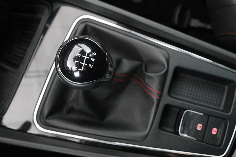 Seat Leon 1.4 TSI FR | Panoramadak | Stoelverwarming | Carplay | Sfeerverlichting | Navigatie | Leder/Alcantara | SEAT Sound | Climate control | Full LED | Parkeerhulp | Cruise control