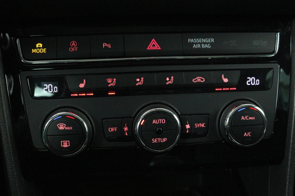 Seat Leon 1.4 TSI FR | Panoramadak | Stoelverwarming | Carplay | Sfeerverlichting | Navigatie | Leder/Alcantara | SEAT Sound | Climate control | Full LED | Parkeerhulp | Cruise control