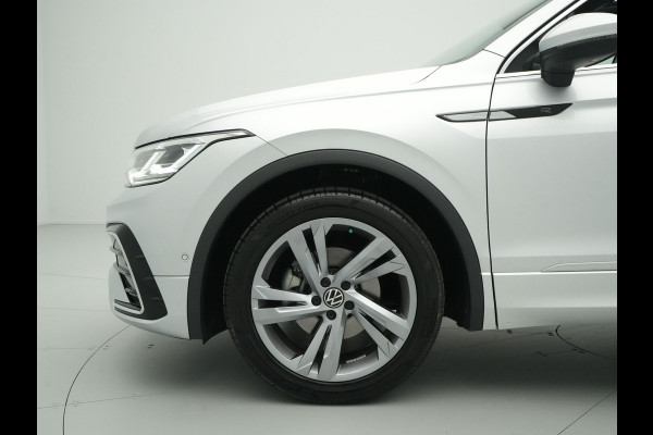 Volkswagen Tiguan 1.5 TSI 150pk DSG R-Line Panoramadak Navigatie Wegkl. trekhaak Camera