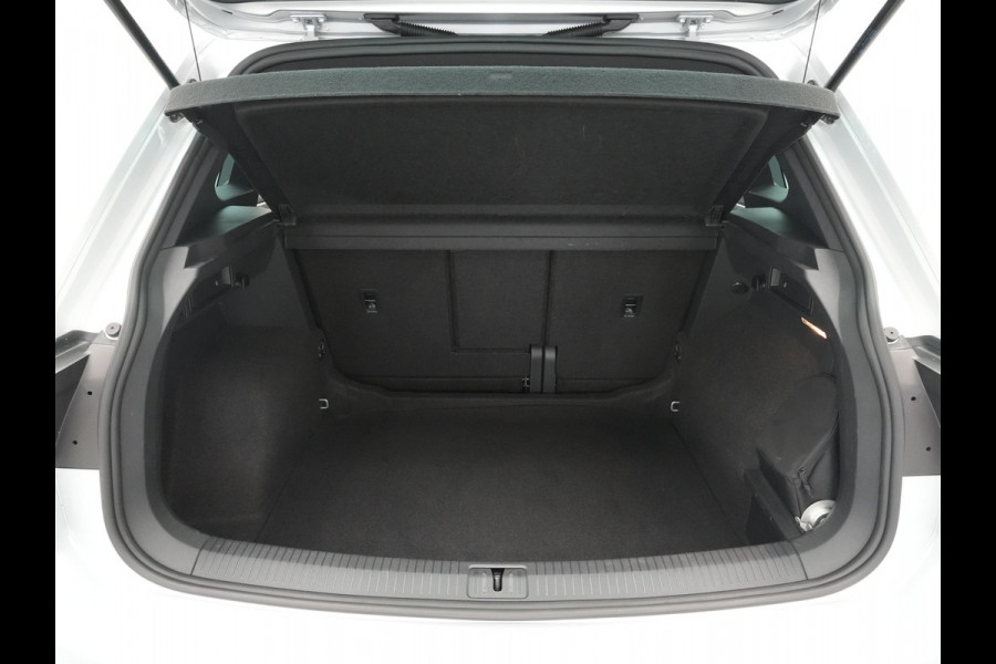 Volkswagen Tiguan 1.5 TSI 150pk DSG R-Line Panoramadak Navigatie Wegkl. trekhaak Camera