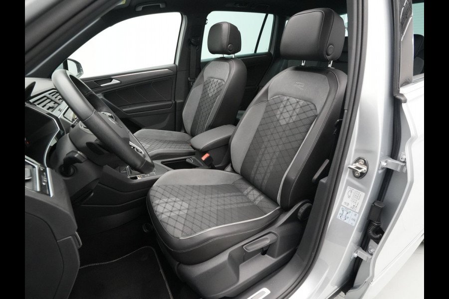 Volkswagen Tiguan 1.5 TSI 150pk DSG R-Line Panoramadak Navigatie Wegkl. trekhaak Camera