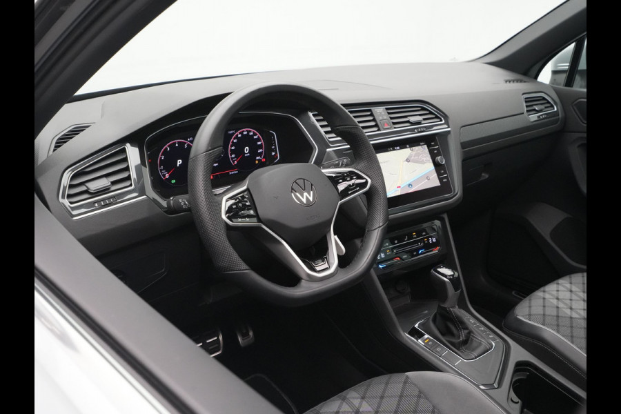 Volkswagen Tiguan 1.5 TSI 150pk DSG R-Line Panoramadak Navigatie Wegkl. trekhaak Camera