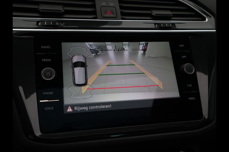 Volkswagen Tiguan 1.5 TSI 150pk DSG R-Line Panoramadak Navigatie Wegkl. trekhaak Camera