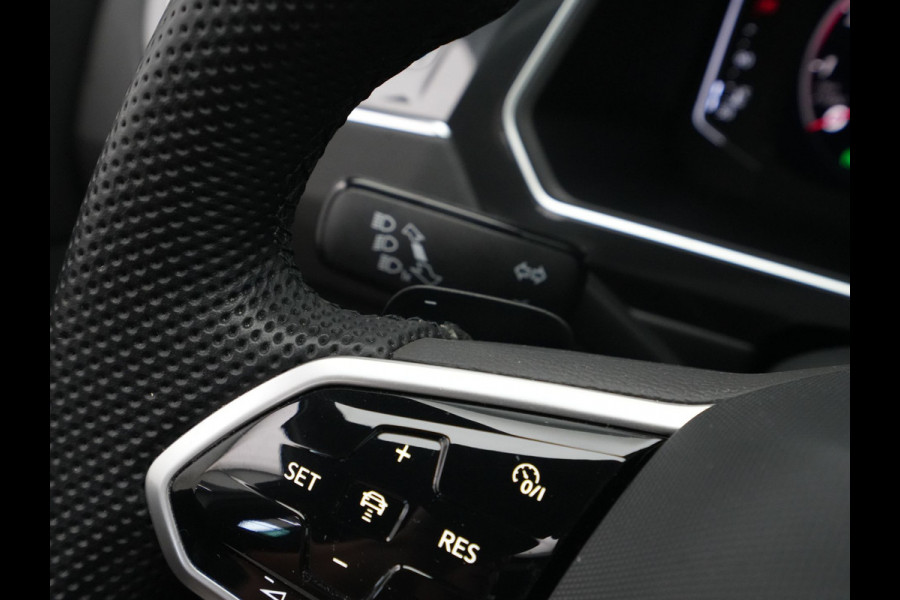 Volkswagen Tiguan 1.5 TSI 150pk DSG R-Line Panoramadak Navigatie Wegkl. trekhaak Camera