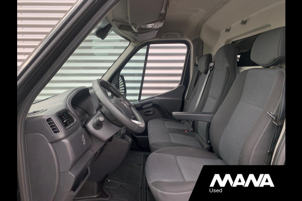 Renault Master T35 2.3 dCi 135 L2H2 Airco Cruise Sensoren LED 12V Navigatie Bijrijdersbank Bluetooth NAP