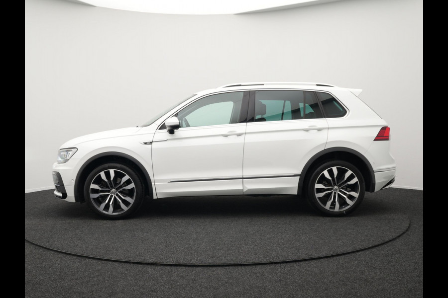 Volkswagen Tiguan 2.0 TSI 4Motion R-Line 220pk | Panodak | Trekhaak Afneembaar | Adaptive Cruise | 360 Camera | LED | Carplay | Stoelverwarming | 20'' L.M. |