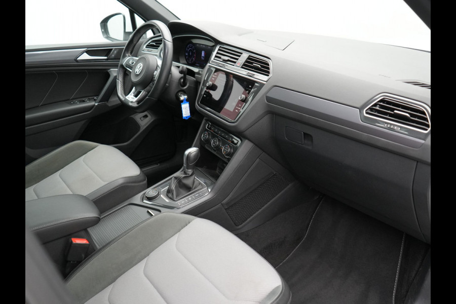 Volkswagen Tiguan 2.0 TSI 4Motion R-Line 220pk | Panodak | Trekhaak Afneembaar | Adaptive Cruise | 360 Camera | LED | Carplay | Stoelverwarming | 20'' L.M. |