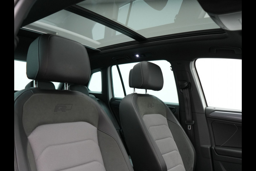 Volkswagen Tiguan 2.0 TSI 4Motion R-Line 220pk | Panodak | Trekhaak Afneembaar | Adaptive Cruise | 360 Camera | LED | Carplay | Stoelverwarming | 20'' L.M. |