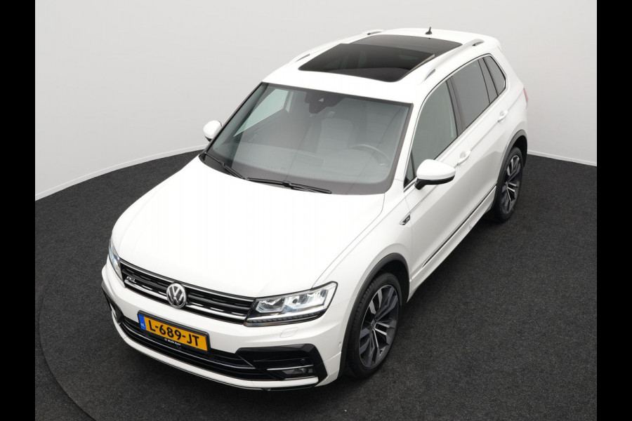 Volkswagen Tiguan 2.0 TSI 4Motion R-Line 220pk | Panodak | Trekhaak Afneembaar | Adaptive Cruise | 360 Camera | LED | Carplay | Stoelverwarming | 20'' L.M. |