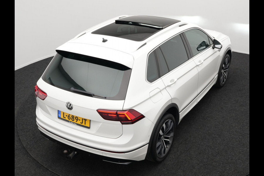 Volkswagen Tiguan 2.0 TSI 4Motion R-Line 220pk | Panodak | Trekhaak Afneembaar | Adaptive Cruise | 360 Camera | LED | Carplay | Stoelverwarming | 20'' L.M. |