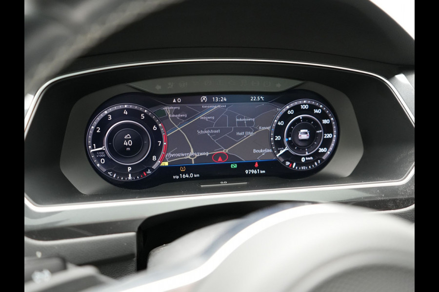 Volkswagen Tiguan 2.0 TSI 4Motion R-Line 220pk | Panodak | Trekhaak Afneembaar | Adaptive Cruise | 360 Camera | LED | Carplay | Stoelverwarming | 20'' L.M. |