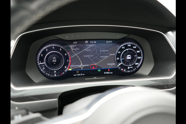 Volkswagen Tiguan 2.0 TSI 4Motion R-Line 220pk | Panodak | Trekhaak Afneembaar | Adaptive Cruise | 360 Camera | LED | Carplay | Stoelverwarming | 20'' L.M. |