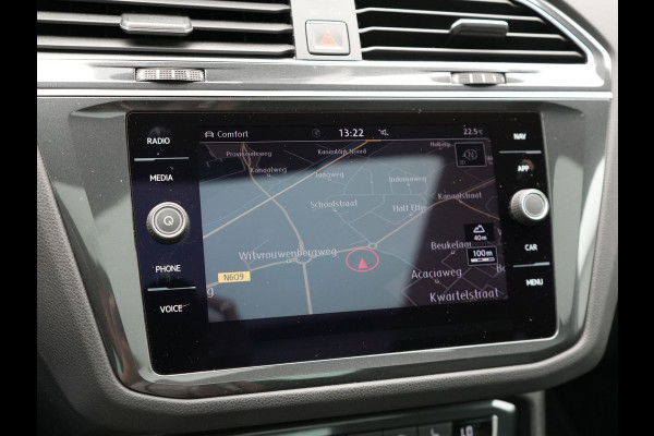 Volkswagen Tiguan 2.0 TSI 4Motion R-Line 220pk | Panodak | Trekhaak Afneembaar | Adaptive Cruise | 360 Camera | LED | Carplay | Stoelverwarming | 20'' L.M. |