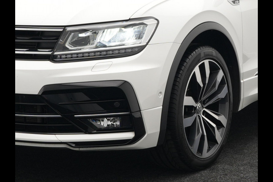 Volkswagen Tiguan 2.0 TSI 4Motion R-Line 220pk | Panodak | Trekhaak Afneembaar | Adaptive Cruise | 360 Camera | LED | Carplay | Stoelverwarming | 20'' L.M. |