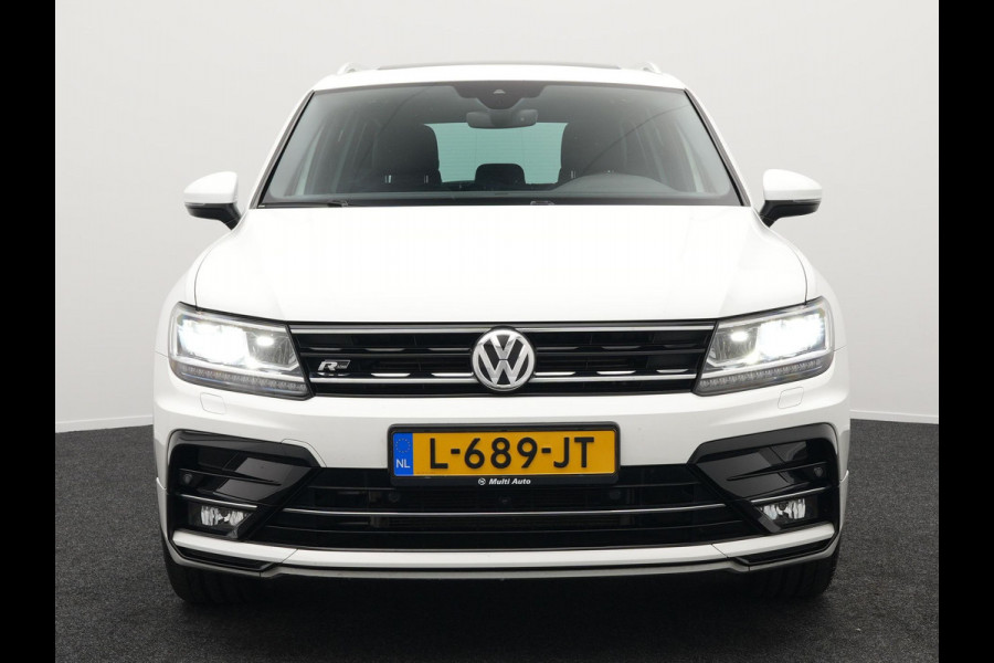Volkswagen Tiguan 2.0 TSI 4Motion R-Line 220pk | Panodak | Trekhaak Afneembaar | Adaptive Cruise | 360 Camera | LED | Carplay | Stoelverwarming | 20'' L.M. |