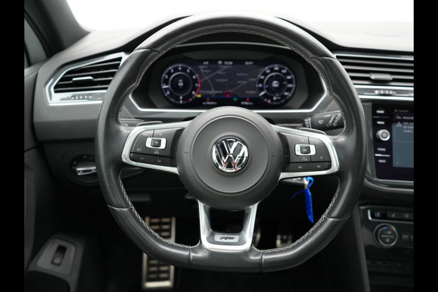 Volkswagen Tiguan 2.0 TSI 4Motion R-Line 220pk | Panodak | Trekhaak Afneembaar | Adaptive Cruise | 360 Camera | LED | Carplay | Stoelverwarming | 20'' L.M. |