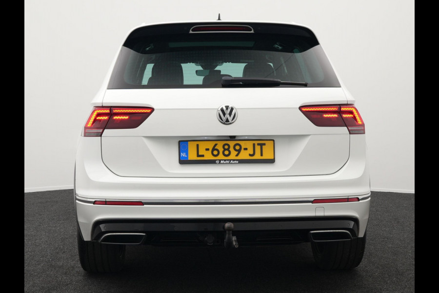 Volkswagen Tiguan 2.0 TSI 4Motion R-Line 220pk | Panodak | Trekhaak Afneembaar | Adaptive Cruise | 360 Camera | LED | Carplay | Stoelverwarming | 20'' L.M. |