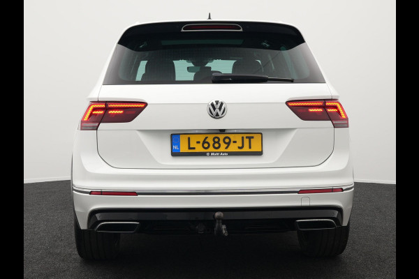Volkswagen Tiguan 2.0 TSI 4Motion R-Line 220pk | Panodak | Trekhaak Afneembaar | Adaptive Cruise | 360 Camera | LED | Carplay | Stoelverwarming | 20'' L.M. |