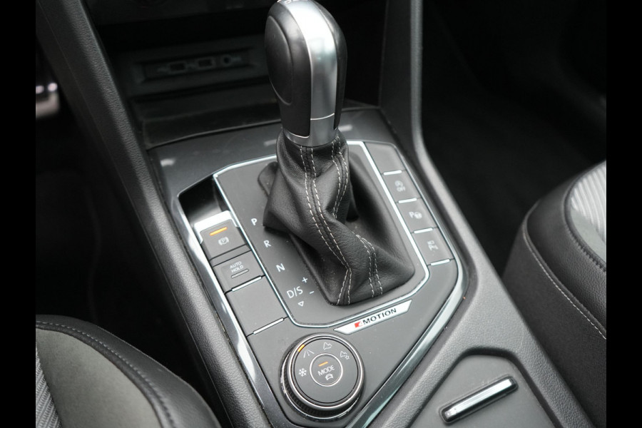 Volkswagen Tiguan 2.0 TSI 4Motion R-Line 220pk | Panodak | Trekhaak Afneembaar | Adaptive Cruise | 360 Camera | LED | Carplay | Stoelverwarming | 20'' L.M. |