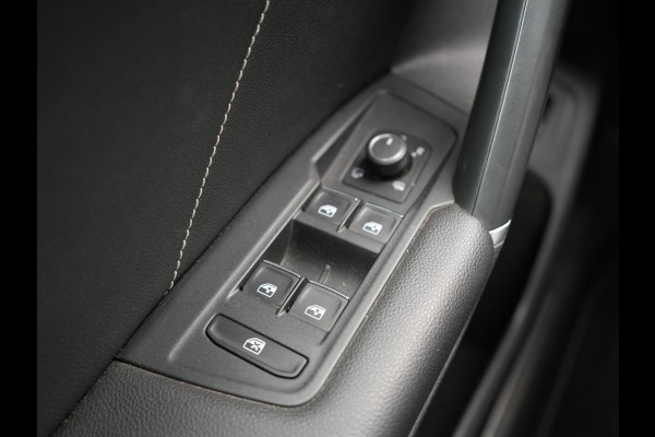 Volkswagen Tiguan 2.0 TSI 4Motion R-Line 220pk | Panodak | Trekhaak Afneembaar | Adaptive Cruise | 360 Camera | LED | Carplay | Stoelverwarming | 20'' L.M. |