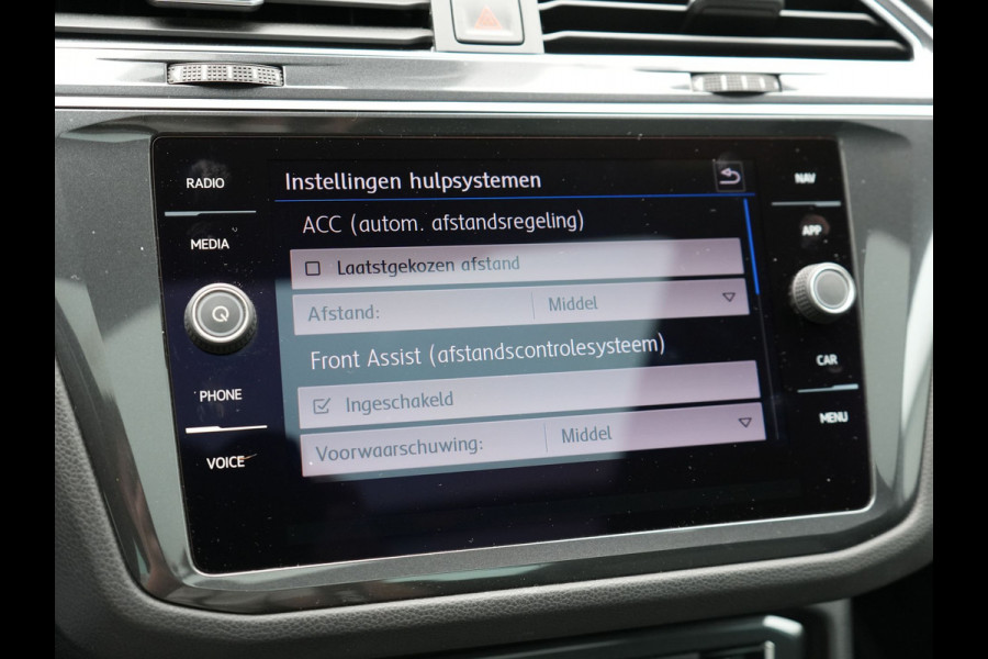 Volkswagen Tiguan 2.0 TSI 4Motion R-Line 220pk | Panodak | Trekhaak Afneembaar | Adaptive Cruise | 360 Camera | LED | Carplay | Stoelverwarming | 20'' L.M. |