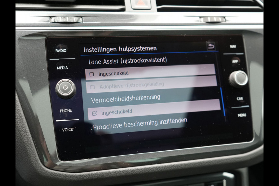Volkswagen Tiguan 2.0 TSI 4Motion R-Line 220pk | Panodak | Trekhaak Afneembaar | Adaptive Cruise | 360 Camera | LED | Carplay | Stoelverwarming | 20'' L.M. |