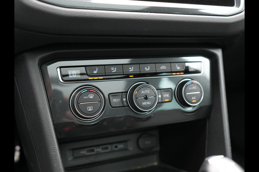 Volkswagen Tiguan 2.0 TSI 4Motion R-Line 220pk | Panodak | Trekhaak Afneembaar | Adaptive Cruise | 360 Camera | LED | Carplay | Stoelverwarming | 20'' L.M. |