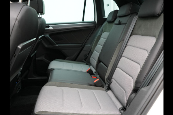 Volkswagen Tiguan 2.0 TSI 4Motion R-Line 220pk | Panodak | Trekhaak Afneembaar | Adaptive Cruise | 360 Camera | LED | Carplay | Stoelverwarming | 20'' L.M. |