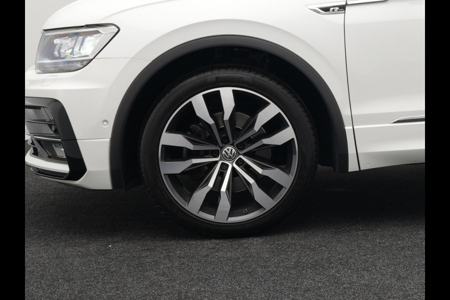Volkswagen Tiguan 2.0 TSI 4Motion R-Line 220pk | Panodak | Trekhaak Afneembaar | Adaptive Cruise | 360 Camera | LED | Carplay | Stoelverwarming | 20'' L.M. |