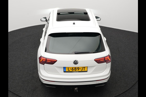Volkswagen Tiguan 2.0 TSI 4Motion R-Line 220pk | Panodak | Trekhaak Afneembaar | Adaptive Cruise | 360 Camera | LED | Carplay | Stoelverwarming | 20'' L.M. |
