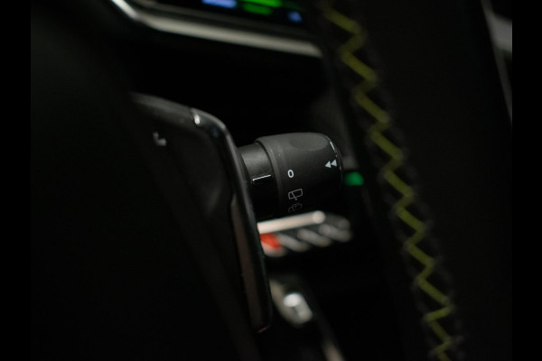 Peugeot 208 1.2 PureTech GT-Line (APPLE CARPLAY,NAVI,LED,SPORTSTOELEN,SFEER,CRUISE,CLIMATE,GETINT,CAMERA,3DVIEW,PDC,NETTESTAAT)