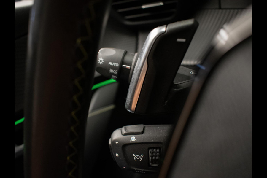 Peugeot 208 1.2 PureTech GT-Line (APPLE CARPLAY,NAVI,LED,SPORTSTOELEN,SFEER,CRUISE,CLIMATE,GETINT,CAMERA,3DVIEW,PDC,NETTESTAAT)