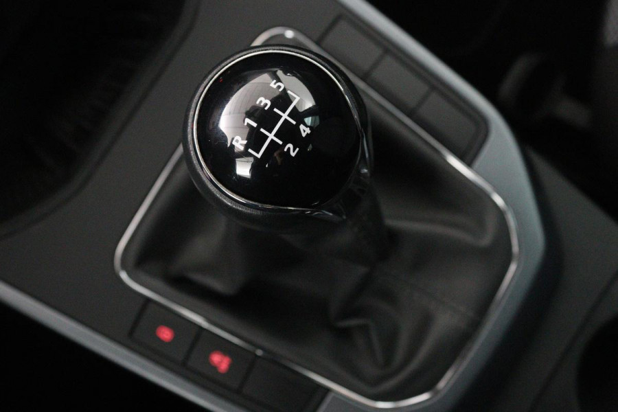 Seat Arona 1.0 TSI Style | Carplay | Climate control | Navigatie | Parkeerhulp | Cruise control | Bluetooth | Getint glas