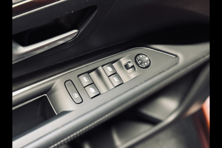 Peugeot 3008 1.2 PureTech Allure | Keyless | Camera | Navi