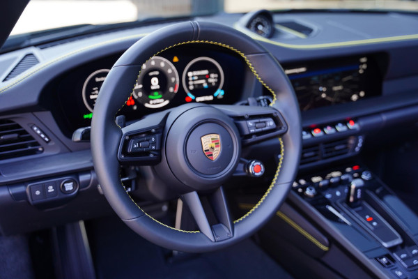 Porsche 911 Cabrio 3.0 Carrera GTS PTS Brewster Green Ceramic