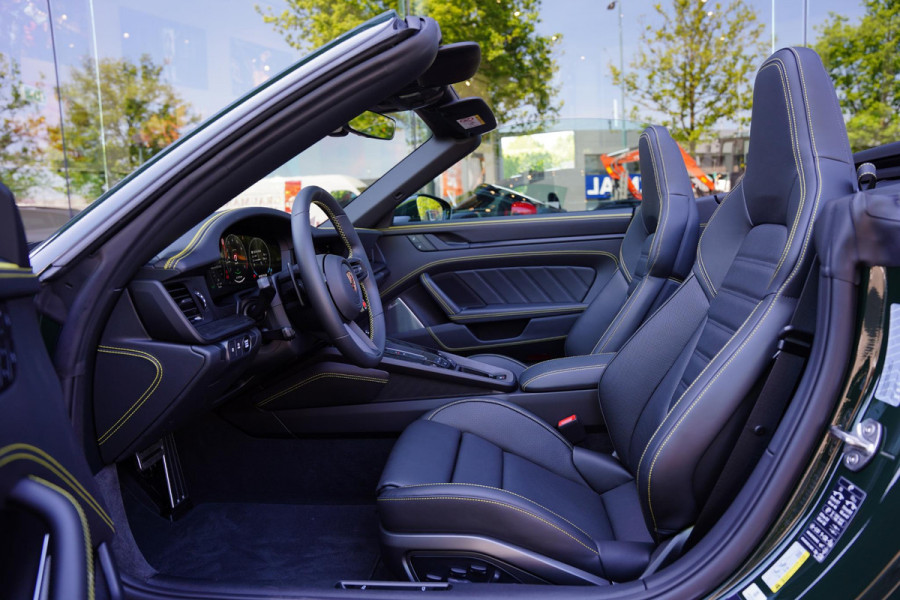 Porsche 911 Cabrio 3.0 Carrera GTS PTS Brewster Green Ceramic