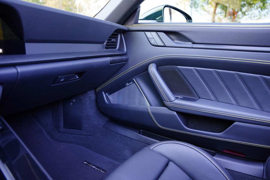 Porsche 911 Cabrio 3.0 Carrera GTS PTS Brewster Green Ceramic
