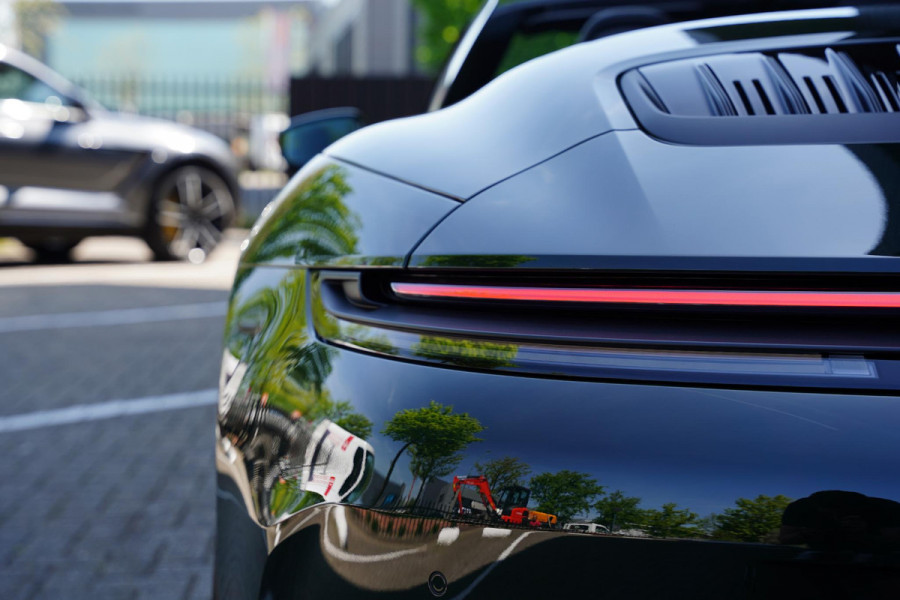 Porsche 911 Cabrio 3.0 Carrera GTS PTS Brewster Green Ceramic
