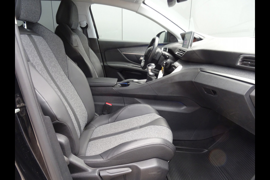 Peugeot 3008 1.2 PureTech Allure * CARPAY * 19 INCH !!
