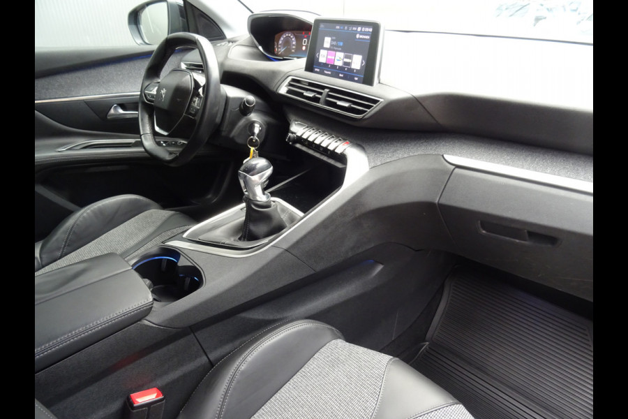 Peugeot 3008 1.2 PureTech Allure * CARPAY * 19 INCH !!