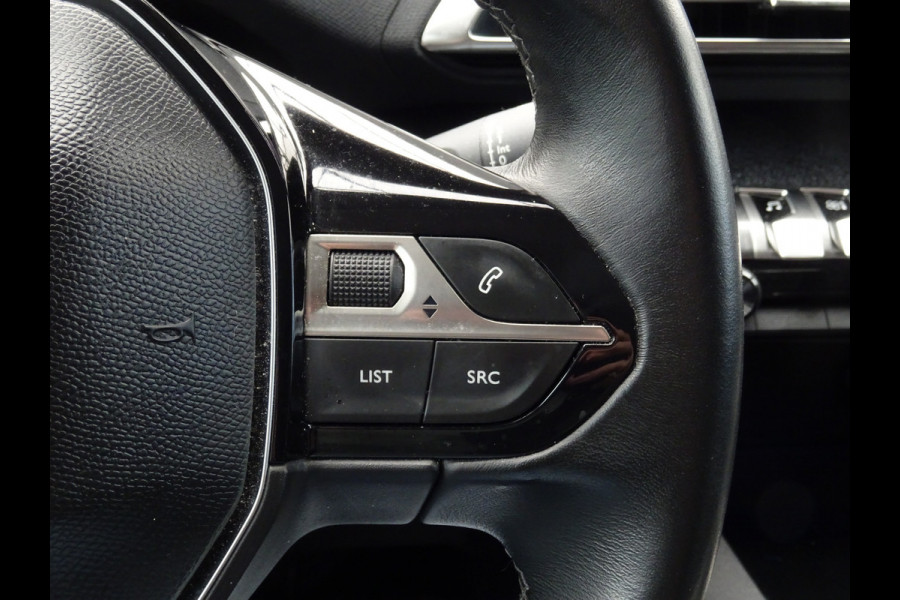 Peugeot 3008 1.2 PureTech Allure * CARPAY * 19 INCH !!