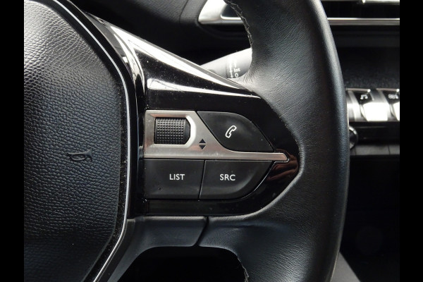 Peugeot 3008 1.2 PureTech Allure * CARPAY * 19 INCH !!